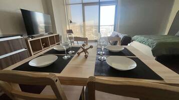 Iron/ironing board, WiFi, bed sheets