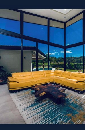 Interior - 5-star Reserva Conchal 2 min walk to beach -golf course front Modern masterpiece (Brasilito)