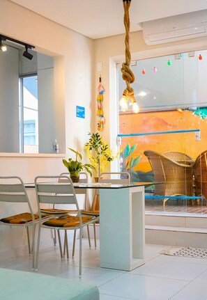Dining - Apartment with gourmet balcony, 150m from Enseada beach. (Guarujá)