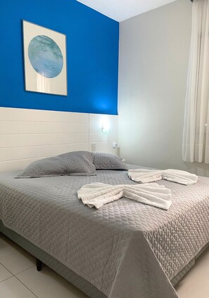 2 bedrooms, iron/ironing board, Internet - Apartment with gourmet balcony, 150m from Enseada beach. (Guarujá)