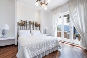 2 bedrooms, iron/ironing board, travel cot, free WiFi - AMORE RENTALS - Villa Auxilia with Shared Pool and Terrace (Piano di Sorrento)