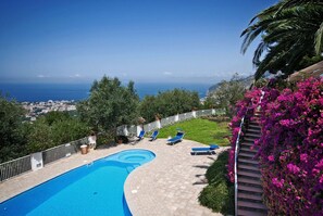 Pool - AMORE RENTALS - Villa Auxilia with Shared Pool and Terrace (Piano di Sorrento)