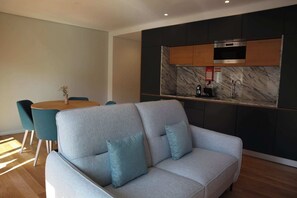 Living area - Two-bedroom apartment (Porto)