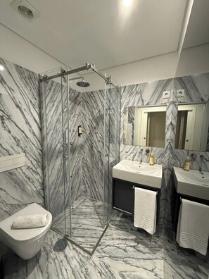 Hair dryer, towels - Two-bedroom apartment (Porto)