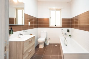 Bathroom - De Redin Collection / Suite No.11 / Ocean Views (Sliema)