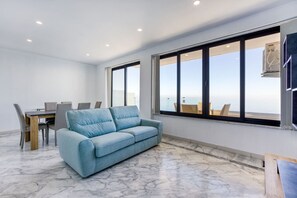 TV - De Redin Collection / Suite No.16 / Ocean Views (Sliema)