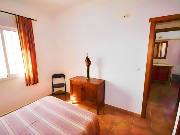 Iron/ironing board, free WiFi