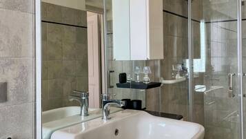 Shower, free toiletries, hair dryer, bidet