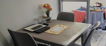 Located across from the shopping mall, near restaurants, beaches, and a water park.