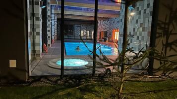 Innenpool, beheizter Pool