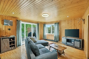 Smart-TV, DVD-Player, Bücher