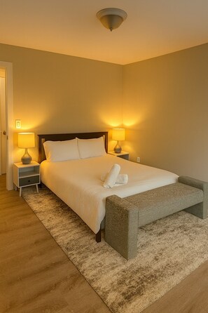 2 bedrooms, iron/ironing board, internet, bed sheets