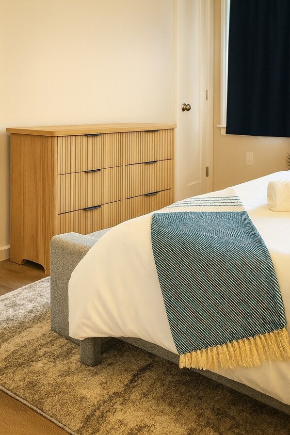 Strygejern/strygebræt, internetforbindelse, sengetøj