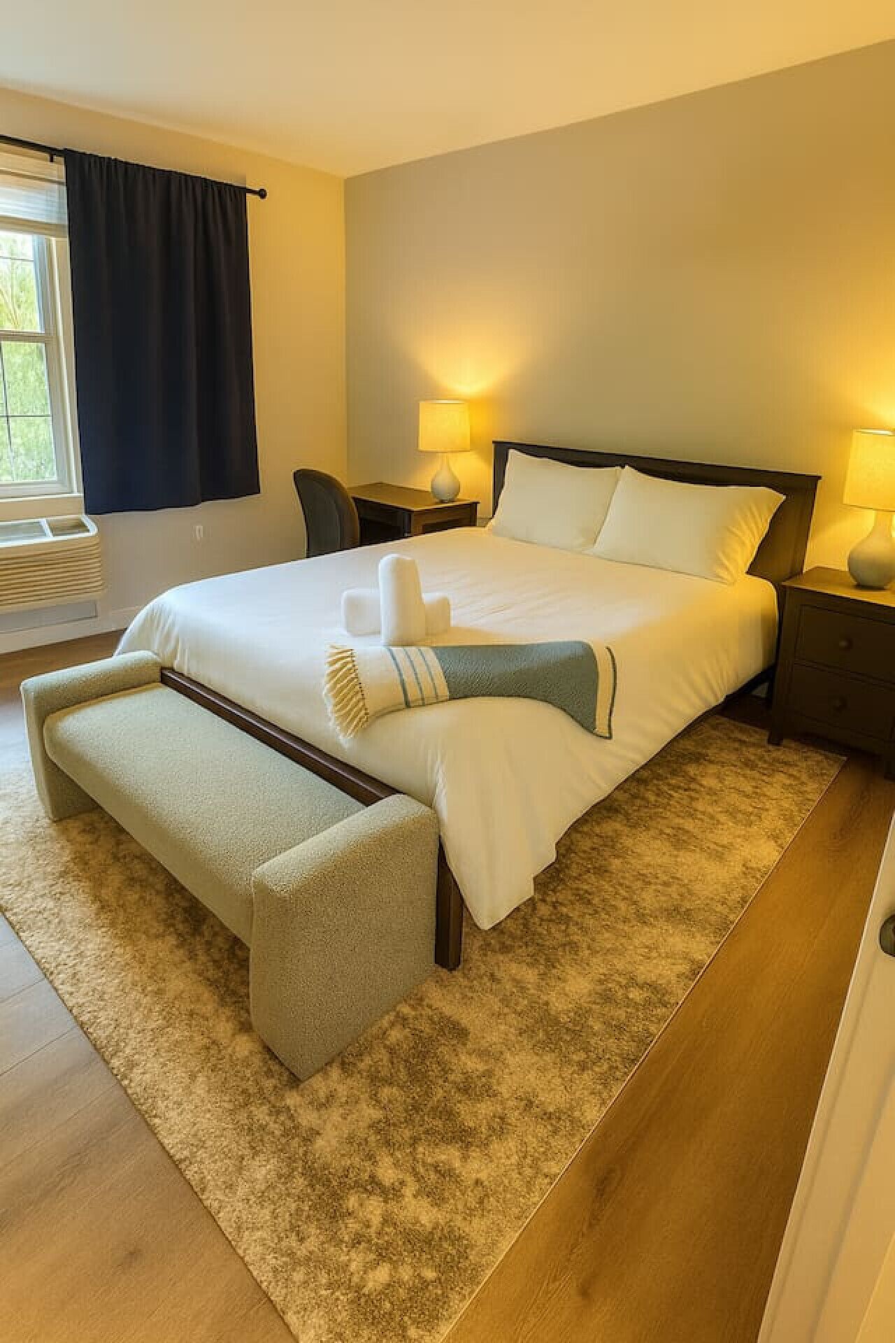 Escrivaninha, ferros/tábuas de passar roupa, Wi-Fi, roupa de cama