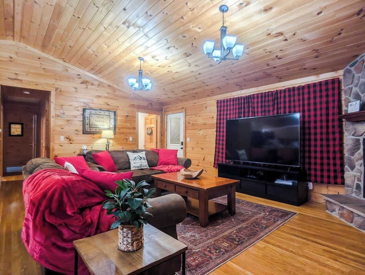 TV, fireplace