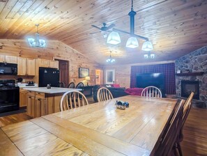 Dining - Family Game Nights | Hot Tub + BBQ Grill | King (Logan)