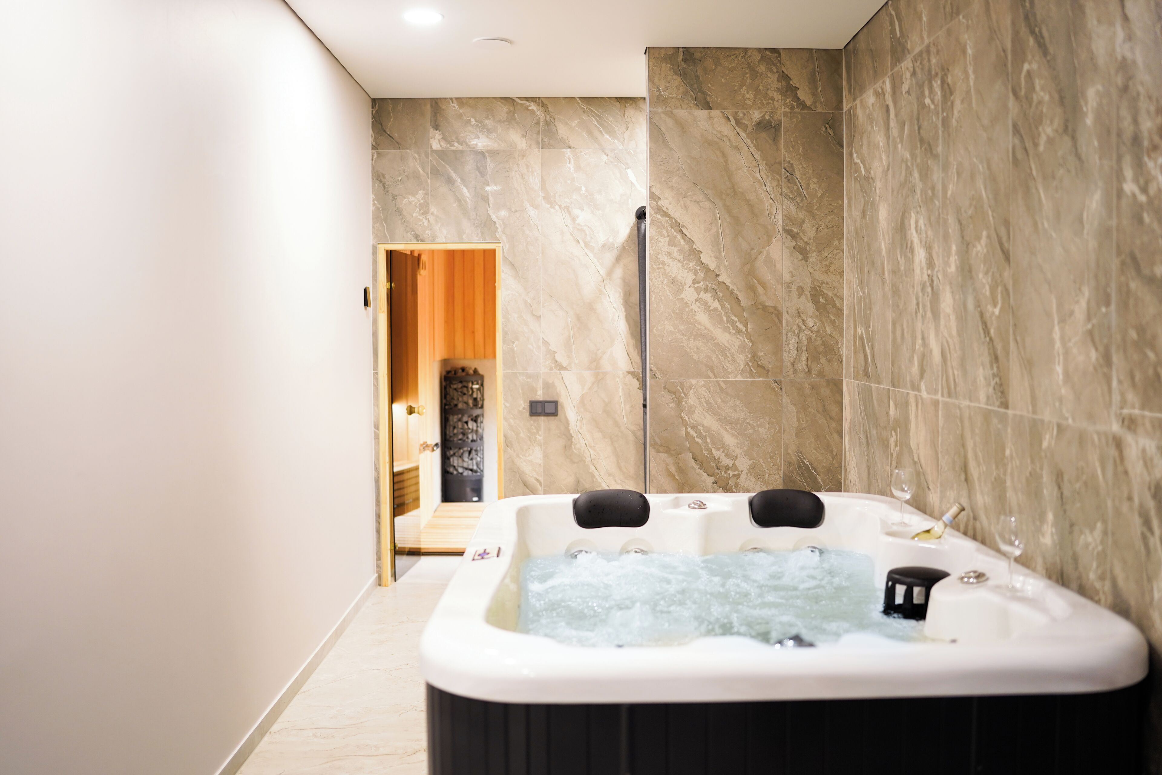 Sauna, bain à remous