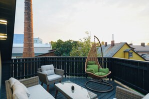 Svaja ApartHotel 9 | Iron/ironing board, free wired Internet
