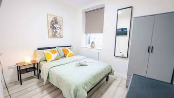 1 slaapkamer, een strijkplank/strijkijzer, wifi, beddengoed