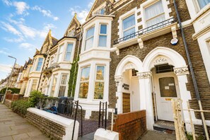 Exterior - Snug Studio with Fast WiFi (Cardiff)