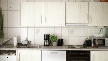 Mikrowelle, Ofen, Herdplatte, Geschirrspüler