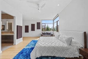 5 bedrooms, iron/ironing board, WiFi, bed sheets