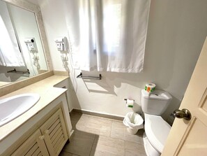 Classic Villa, 2 Bedrooms, Garden View, Garden Area | Bathroom | Shower, towels, soap, shampoo