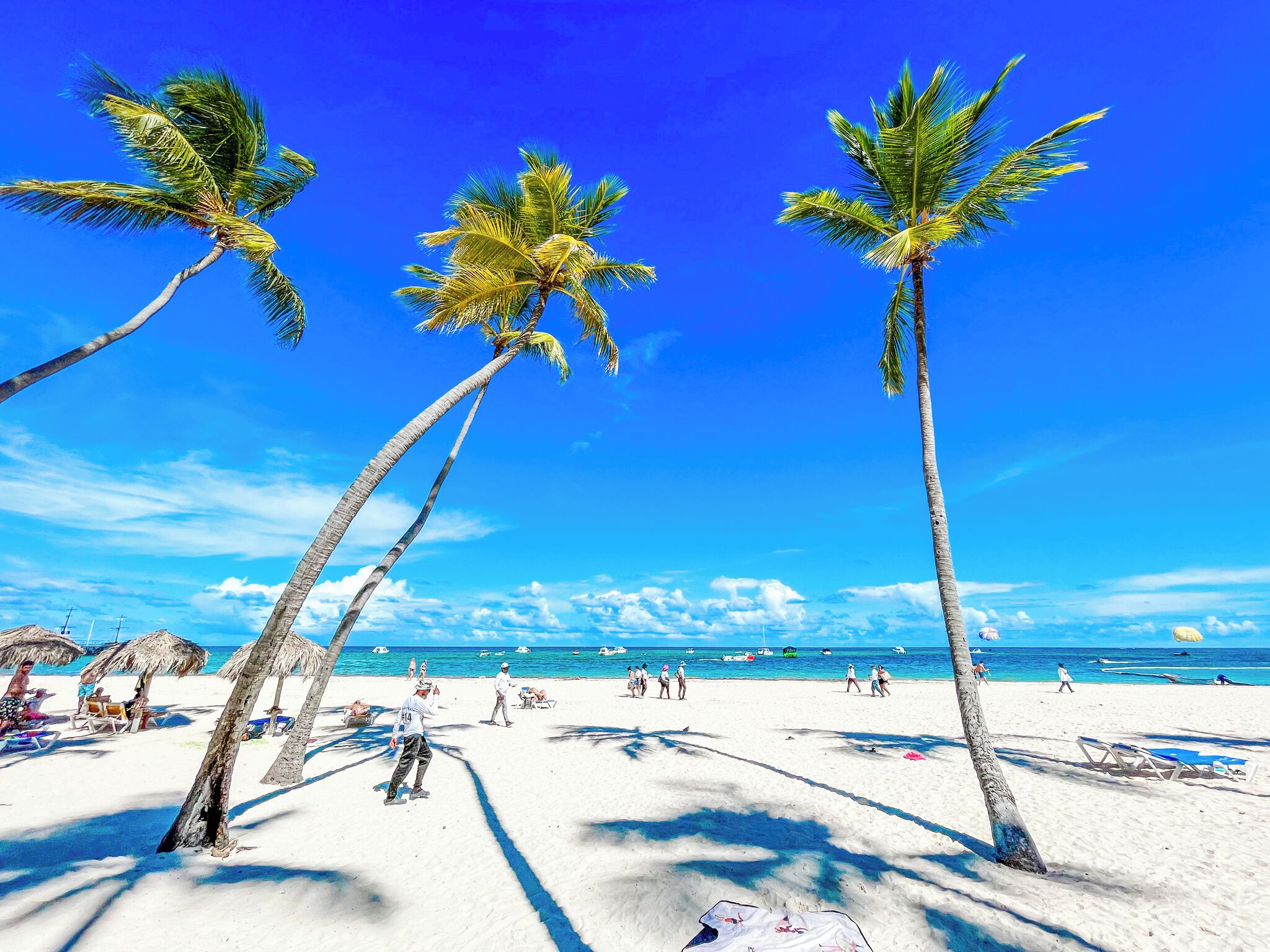 On the beach, white sand, 4 beach bars