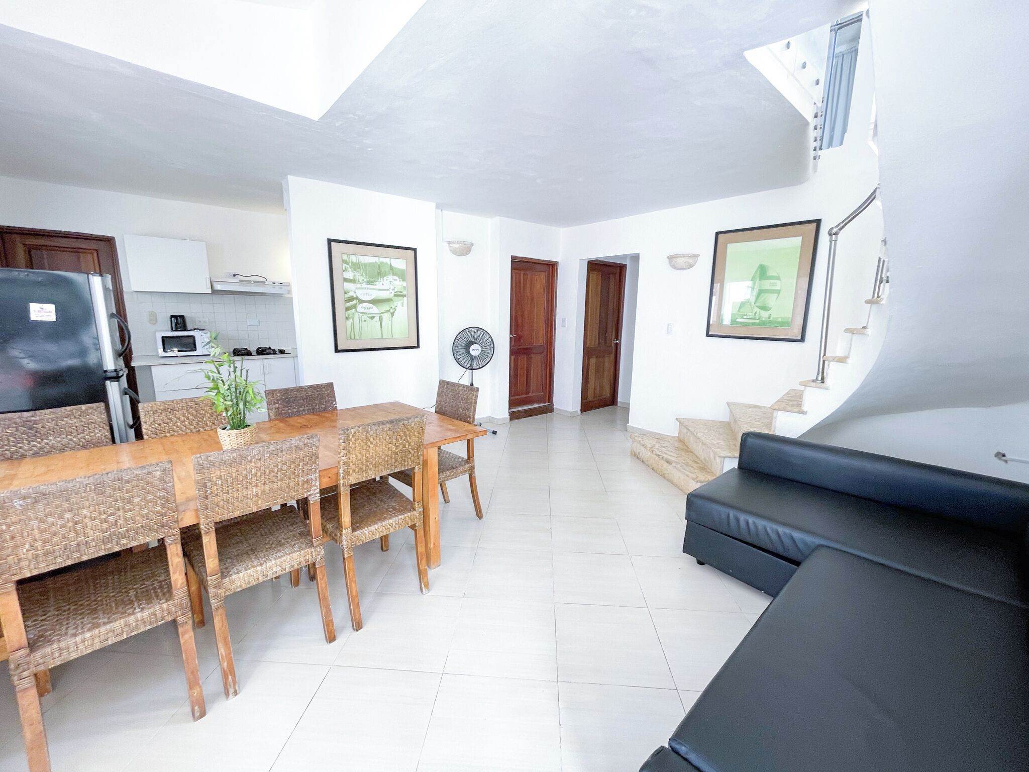 ギャラリー ヴィラ 2 ベッドルーム ガーデンビュー ビーチサイド | 客室内のダイニングエリア