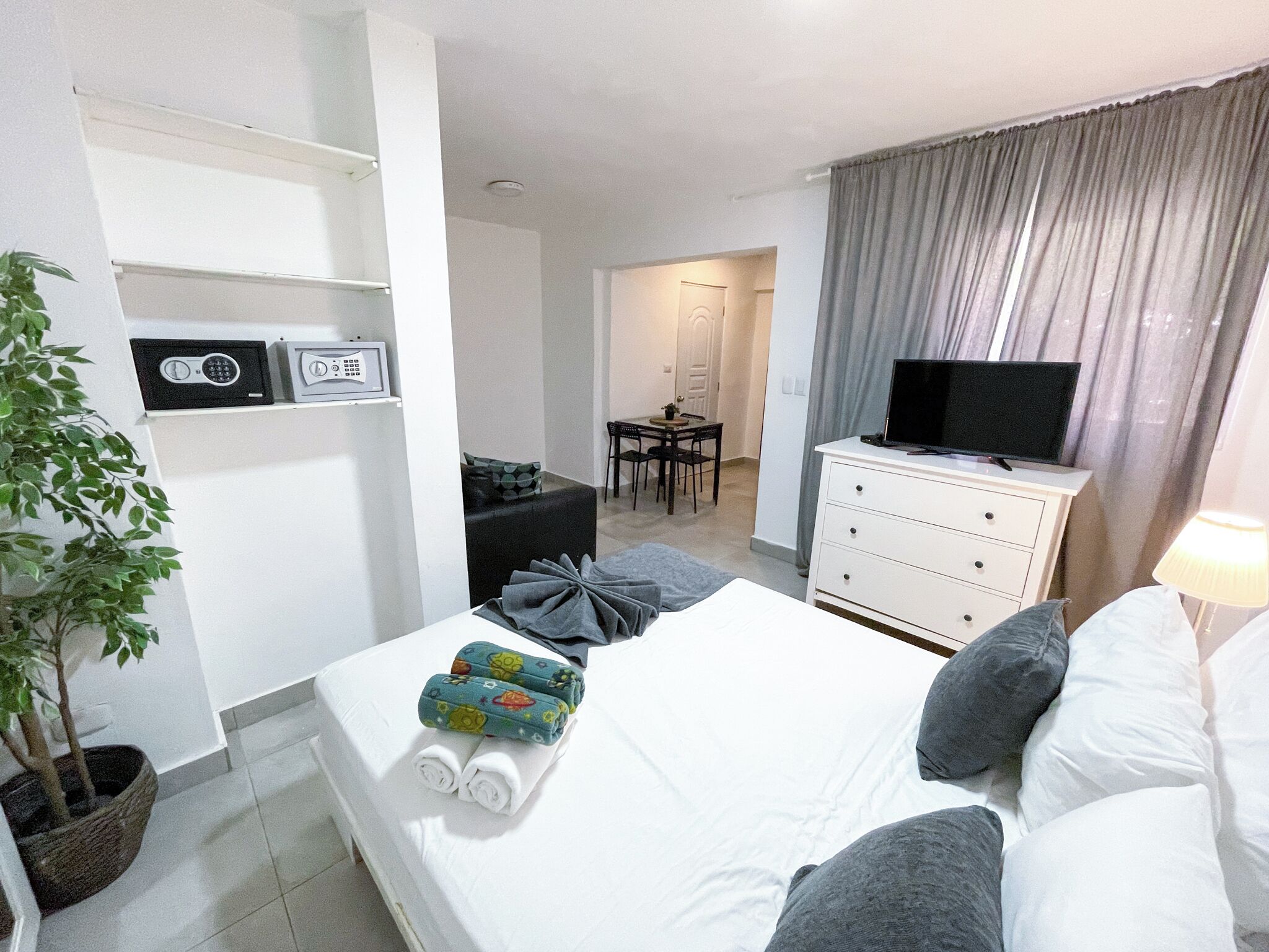 In-room safe, free WiFi, bed sheets