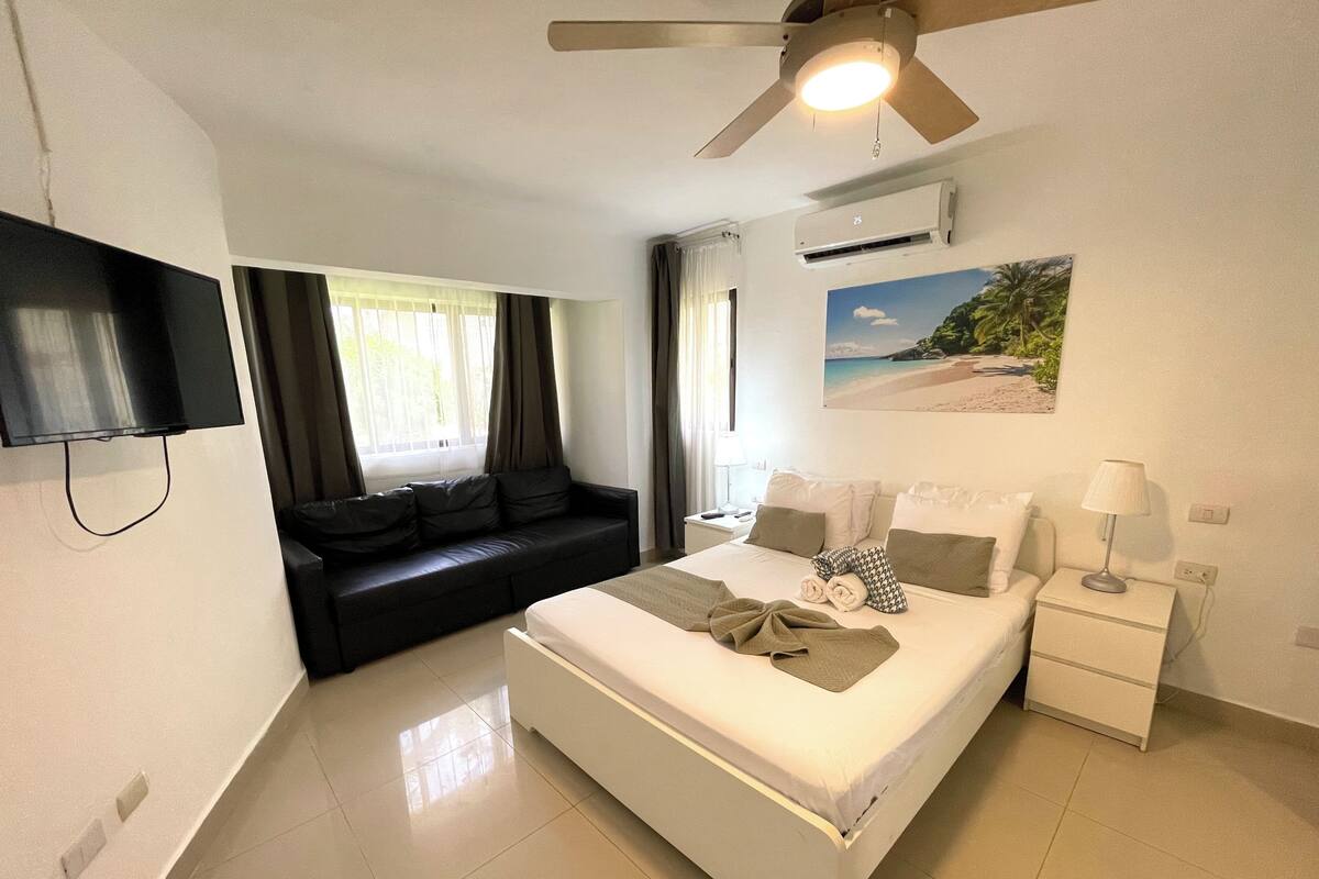 Royal Villa, 2 Bedrooms, Beachside | In-room safe, free WiFi, bed sheets