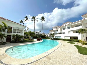 حمّام سباحة خارجي