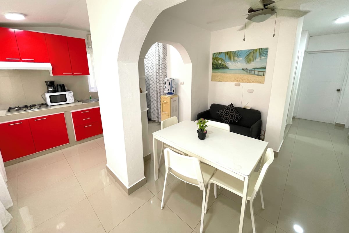 Vila real, 2 quartos, ao lado da praia | Cozinha privada | Geladeira, cooktop, cafeteira/chaleira