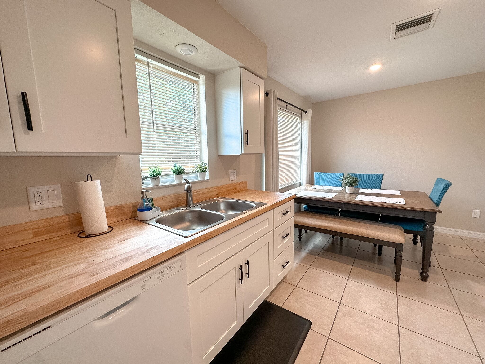 Micro-ondes, four, plaque de cuisson, lave-vaisselle