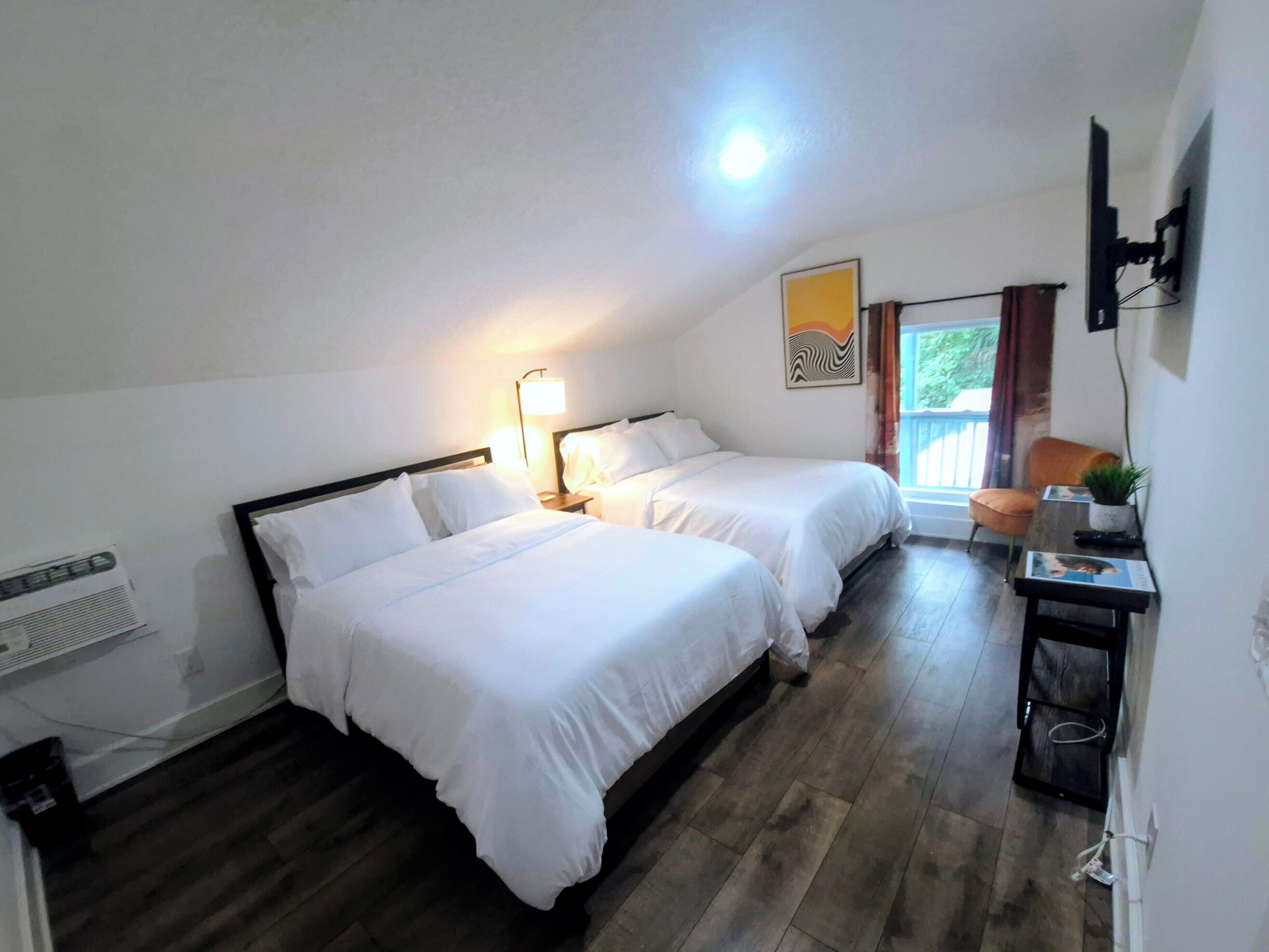 Zimmer, 2 Doppelbetten, Nichtraucher | Bügeleisen/Bügelbrett, kostenloses WLAN