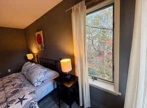 4 bedrooms, desk, iron/ironing board, free WiFi