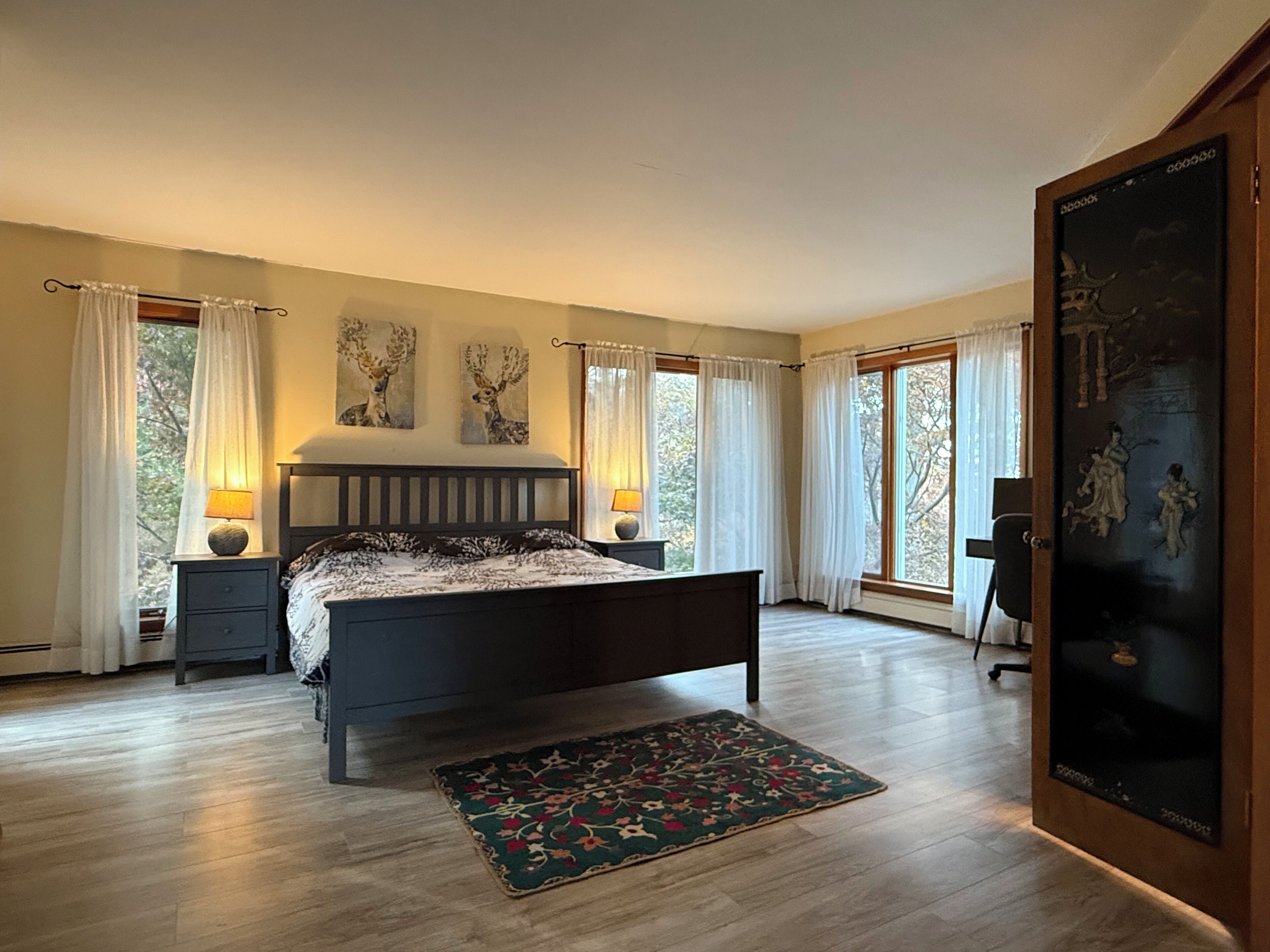 4 habitaciones, escritorio, tabla de planchar con plancha y wifi gratis 