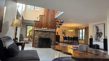 Télévision, cheminée