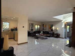 Télévision, cheminée