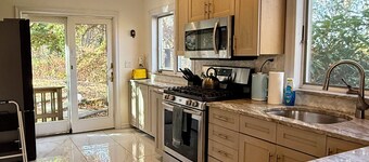 4-bedroom beach house minutes from Hamptons