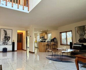 Smart TV, fireplace, stereo, computer monitors