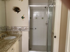 Shower, towels, soap, toilet paper - Peaceful 2BR Home Near Golf and Town Squares in The Villages (The Villages)