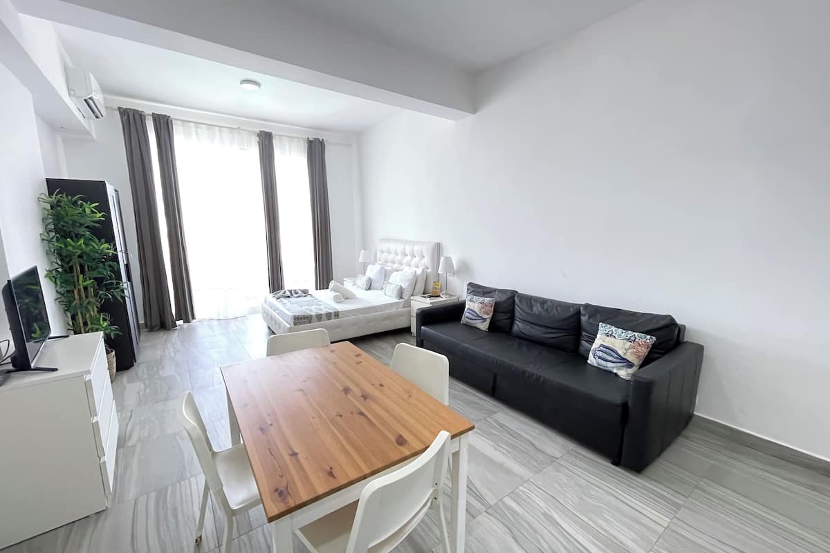 Exclusive-Studio | Essbereich im Zimmer