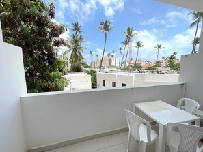 Deluxe-Studio, Balkon, Blick auf die Anlage | Ausblick vom Zimmer