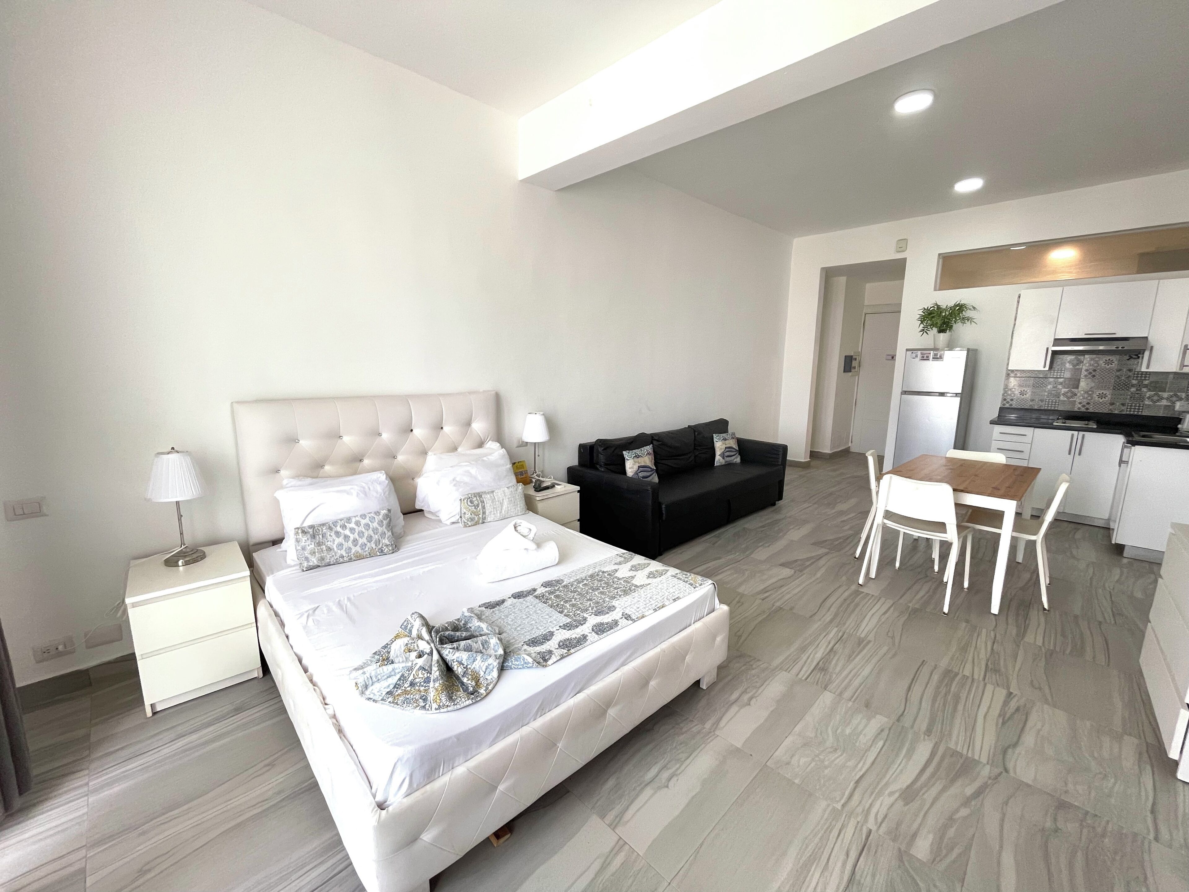 Exclusive-studio, tupakointi kielletty, keittiö | Yksityinen keittiö | Mikroaaltouuni, liesi, kahvin-/teenkeitin, leivänpaahdin