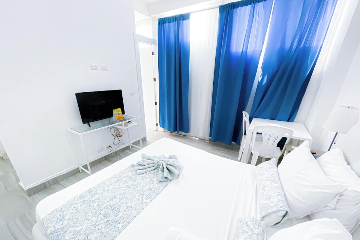 Superior Studio, Non Smoking, Air conditioning | In-room dining