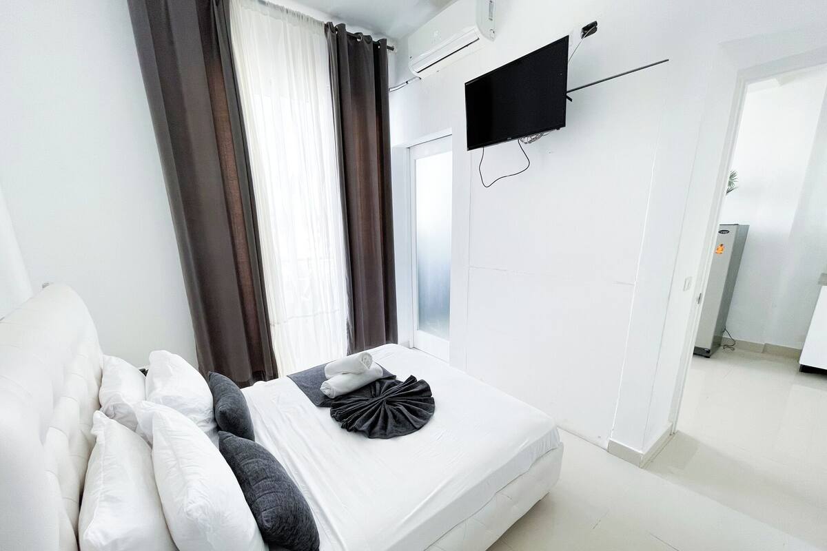 Junior Studio, Non Smoking, Air conditioning | Premium bedding, down comforters, memory foam beds, in-room safe