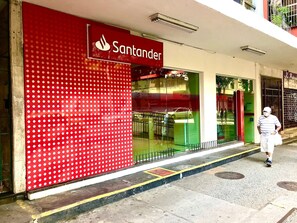 Exterior detail - Plaza Copacabana - Conforto e Praia. (Rio de Janeiro)