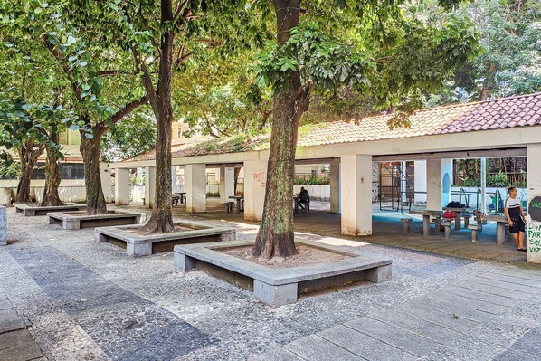 تناول الطعام بالخارج