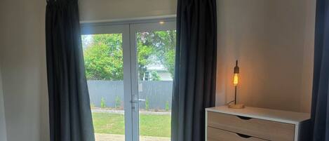 2 室のベッドルーム、アイロン / アイロン台、インターネット、ベッドシーツ